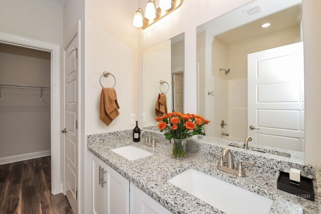 Foto del edificio - 1163 Walker Point Way