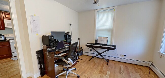 Building Photo - 14 Leverett Ave