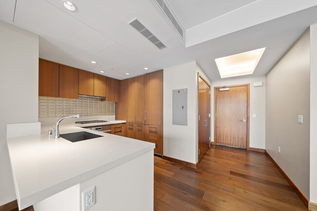 Building Photo - 2503