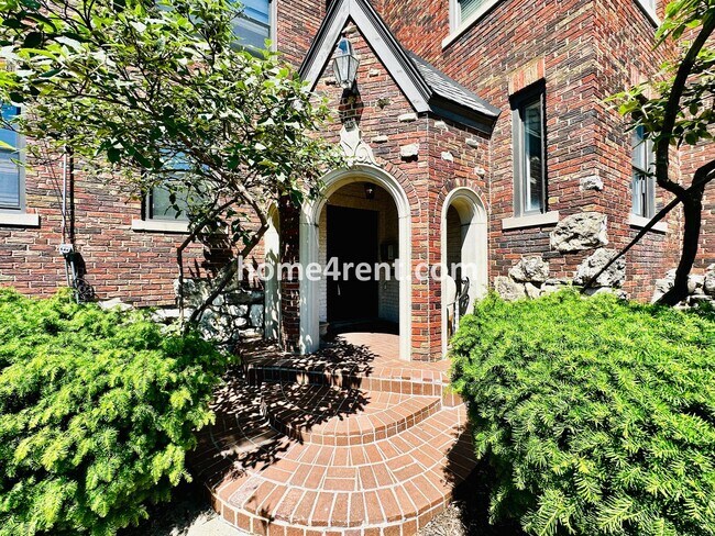 Foto del edificio - Luxury Condo Living Near the Country Club Plaza - 1 Month FREE!