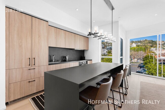 Building Photo - 1030 N Kings Road West Hollywood, CA 90069