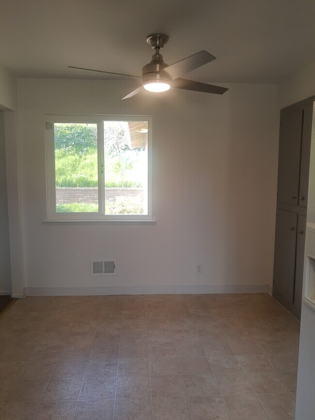Kitchen nook - 3748 Enea Dr