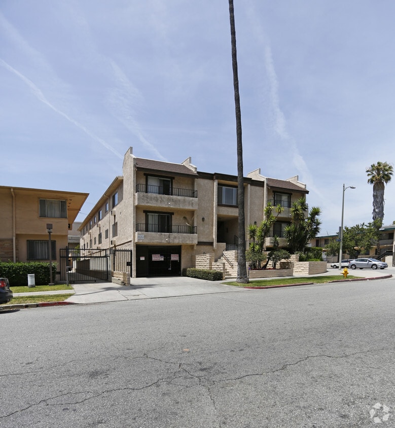 Building Photo - 601 S Gramercy Pl