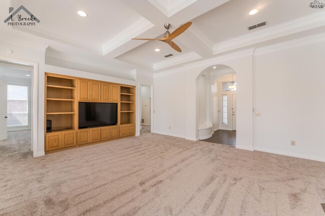 Foto del edificio - 4937 Silver Crest Dr
