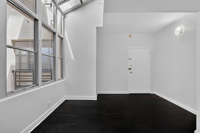 Building Photo - 357 Varick St