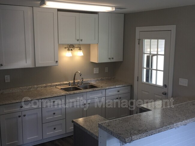 Foto del edificio - 7487 Callahan Rd