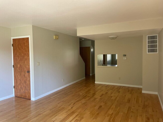 Foto del edificio - 2 Bed/1.5 Bath Condo Close to UIHC!