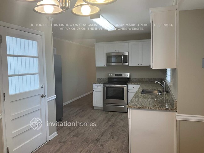 Foto del edificio - 686 Rollingwood Pl