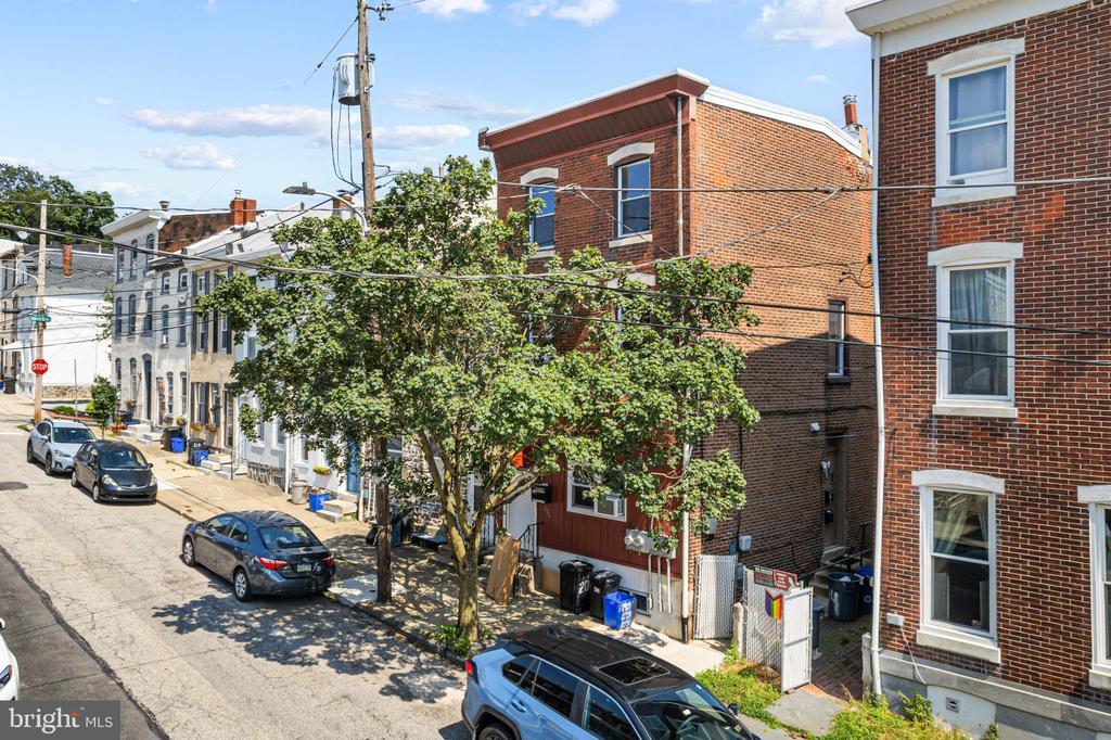 Primary Photo - 206 Ripka St