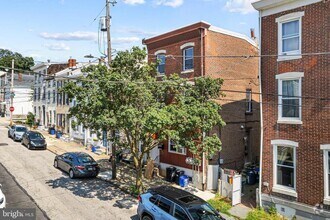 Building Photo - 206 Ripka St