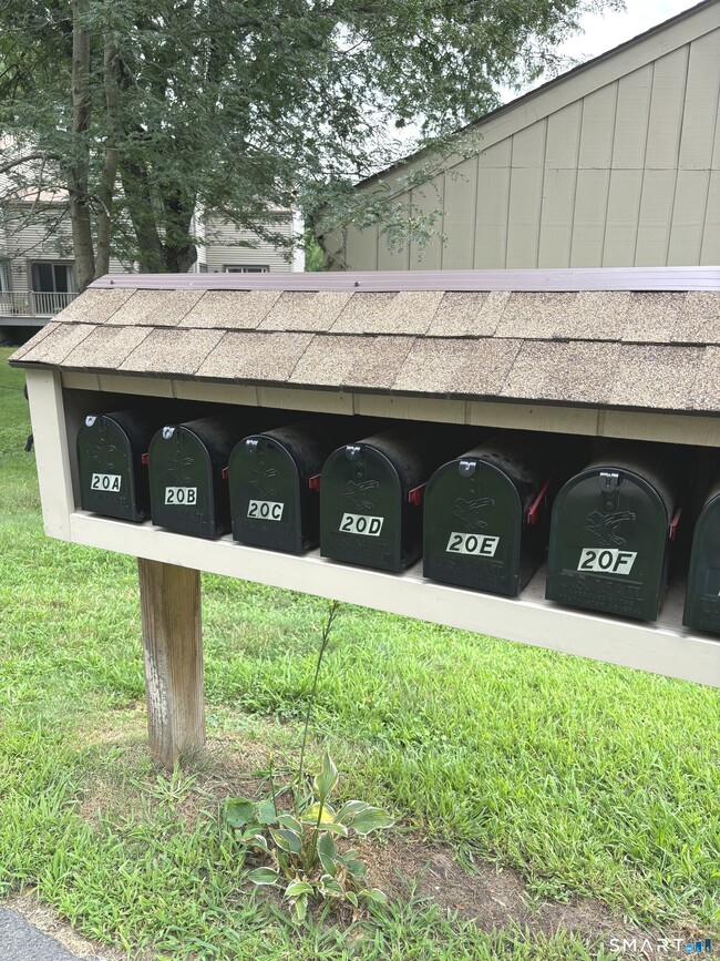 Foto del edificio - 20 Greenbriar Dr