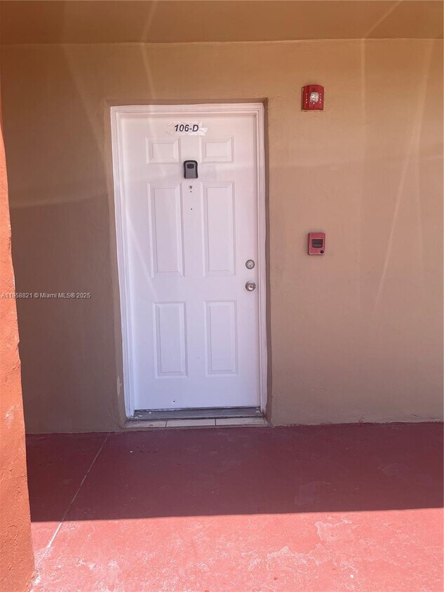 Foto principal - 2319 W 60th St