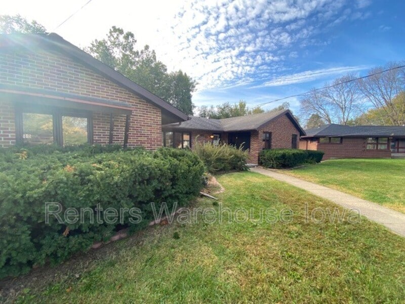 1509 Del Matro Ct, Windsor Heights, IA 50324 House Rental in Windsor