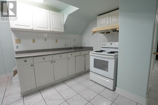 Building Photo - 20 Goodwood Dr