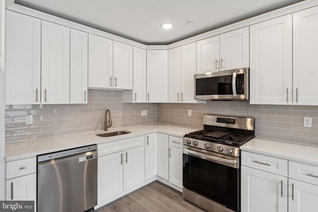 Building Photo - 1309 S 52nd St