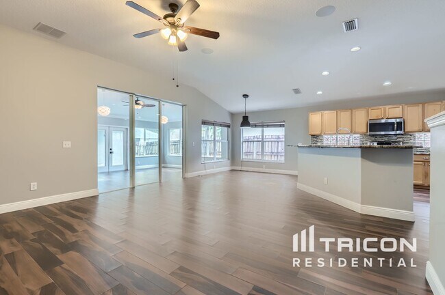 Foto del edificio - 4718 Whispering Wind Ave