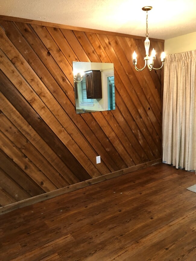 Dinning - 3700 Wiley Ave