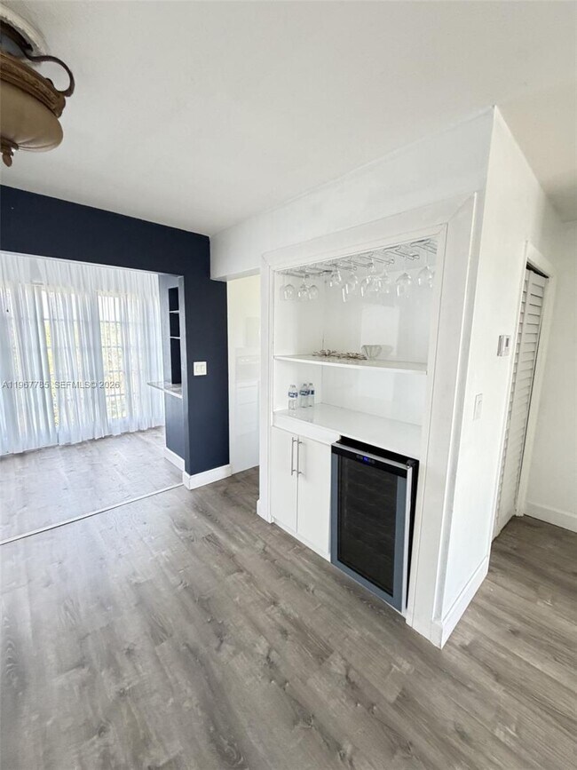 Foto del edificio - 941 Crystal Lake Dr