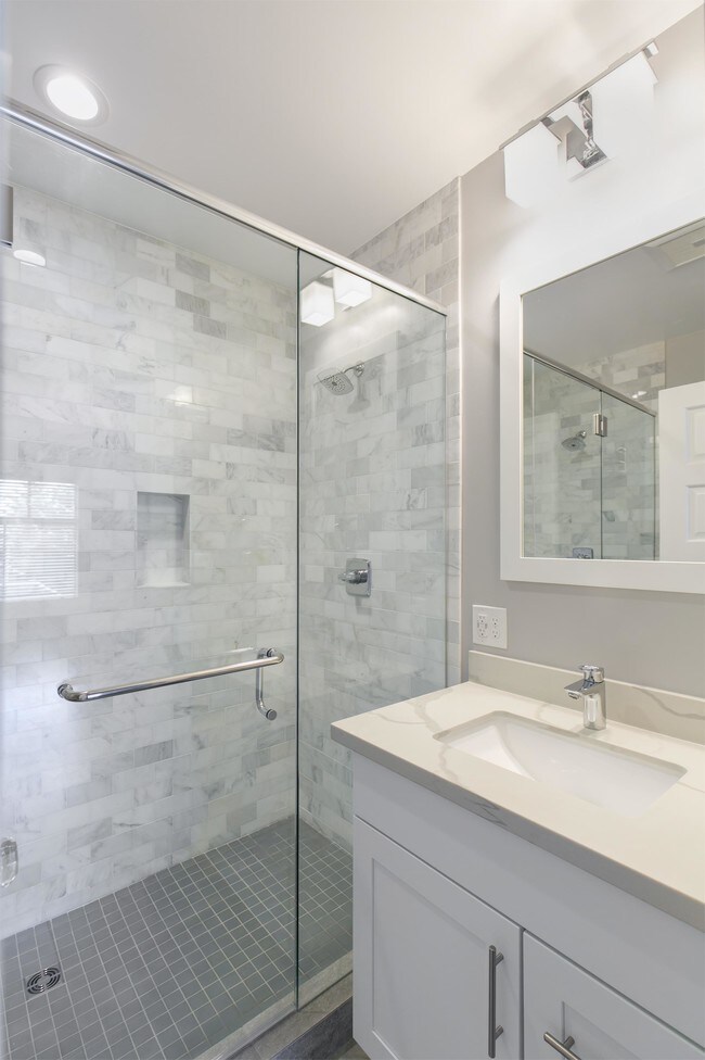Foto del edificio - 502 Bellevue Ave E