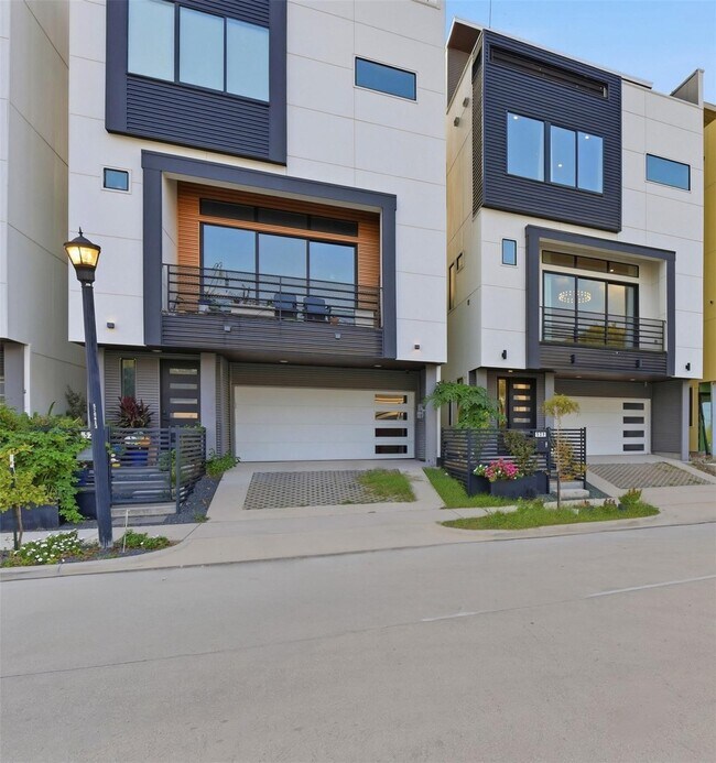 Foto del edificio - 529 Memorial Heights Dr