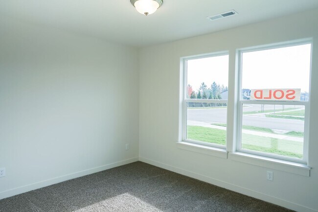 Foto del edificio - 3 Bedroom home with 3 Car Garage!