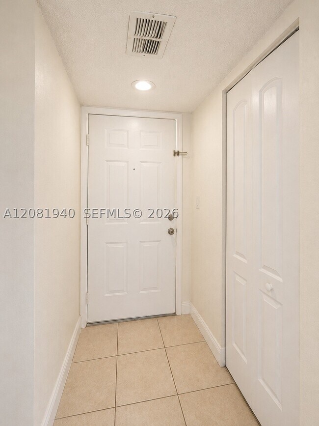 Foto del edificio - 17911 NW 68th Ave