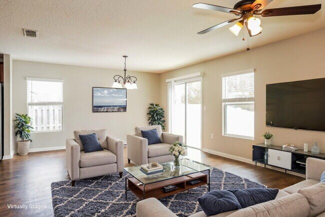 Foto del edificio - 2412 Bonnie Lakes Dr