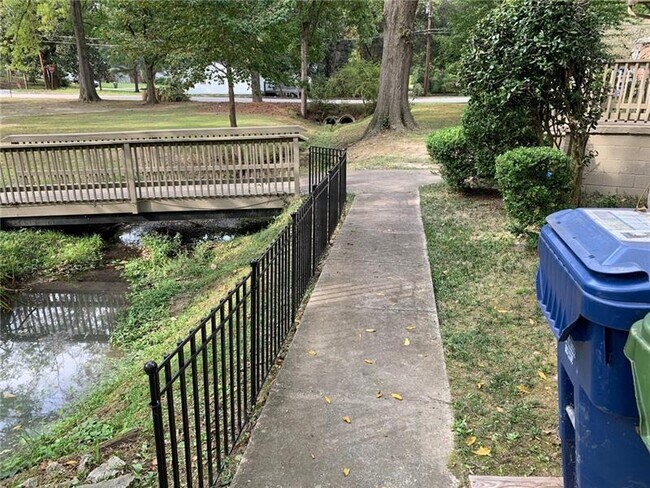 Foto del edificio - 2175 Penelope St NW