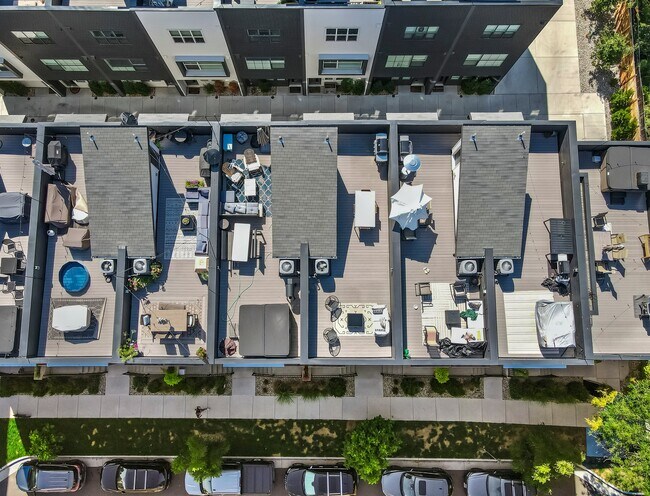 Building Photo - 3715 Jason St