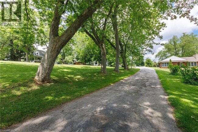 Building Photo - 176 Riverbank Dr