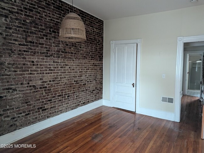 Foto del edificio - 5 Wharf Ave