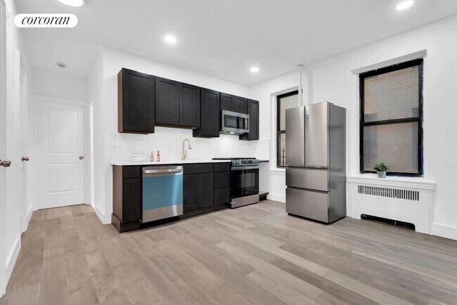 Foto del edificio - 3000 Valentine Ave