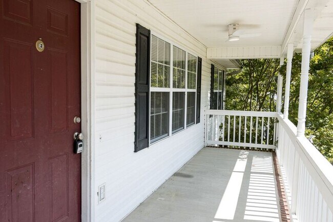 Foto del edificio - 1040 Eldredge Cir NW