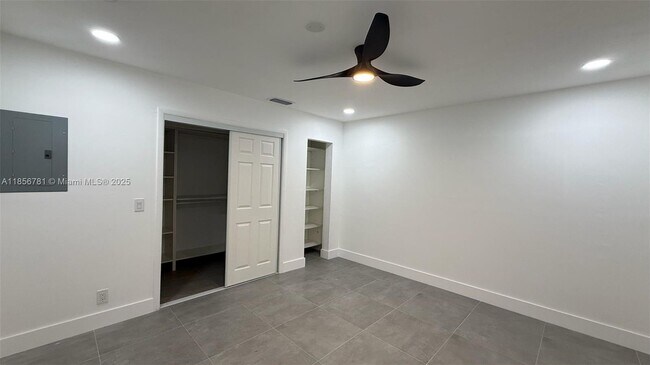 Foto del edificio - $3,050MONTHLY;315 N 26TH AVE #417 HOLLYWOO...
