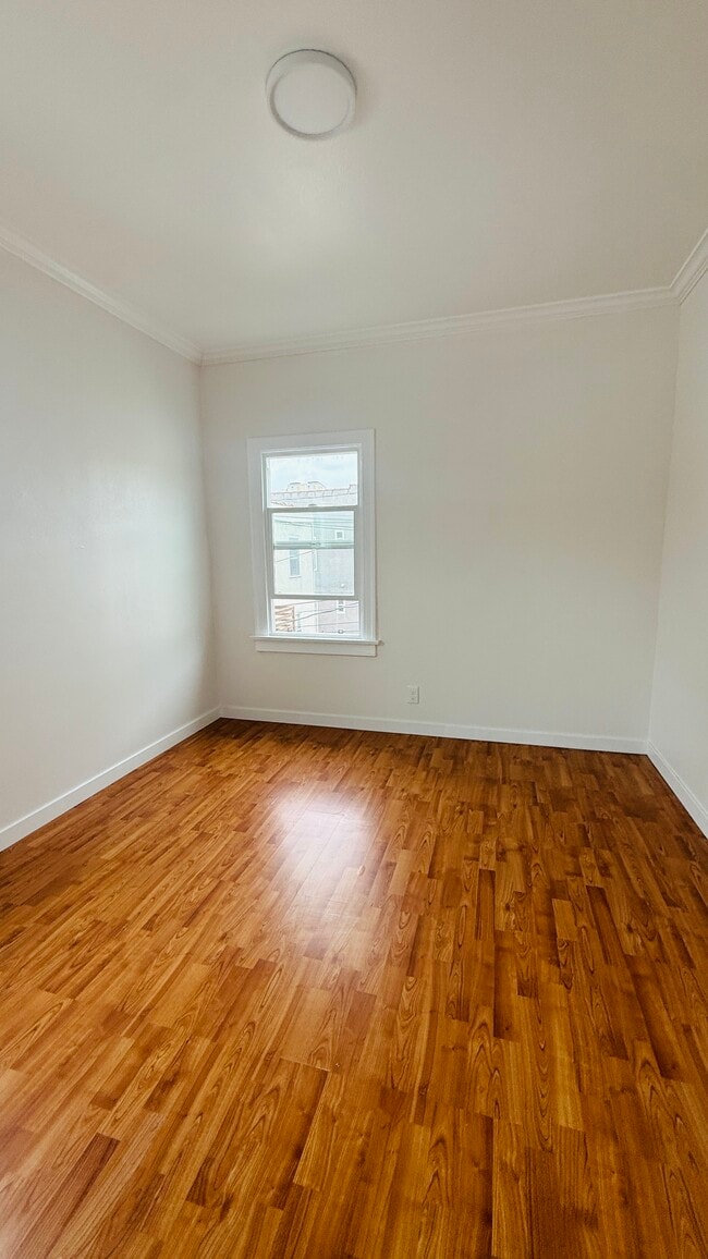 Foto del edificio - 4760 1/2 Lexington Ave