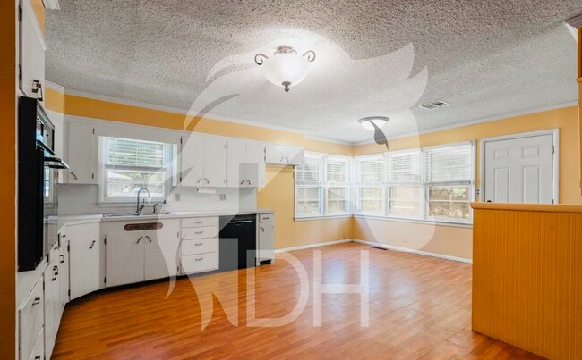 Foto del edificio - "Charming 3-Bedroom Oasis with 2 Full Baths in the Heart of Vinita!"