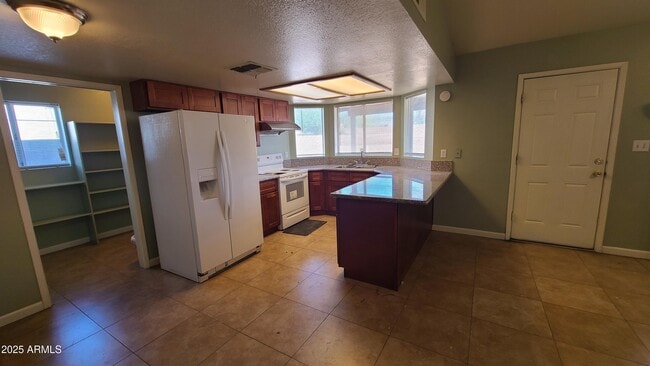 Building Photo - 3105 S Rogers