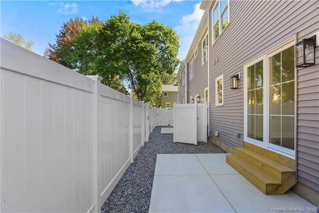 Building Photo - 350 Halley Ave