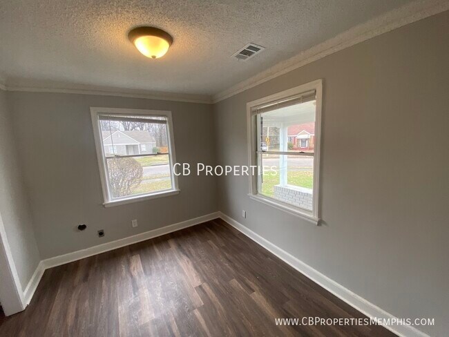 Building Photo - $400 off Reservation Fee!