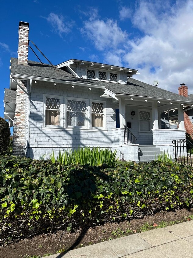 Primary Photo - Beautiful Centrally Located Rockridge Craftsman!