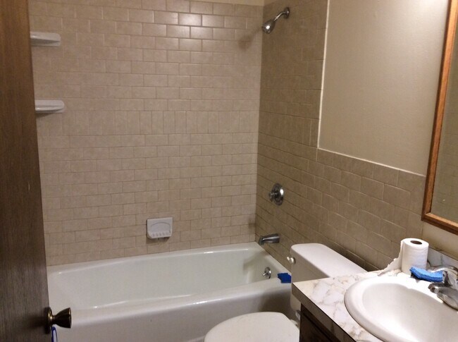 Foto del edificio - 1460 Meadow Ln