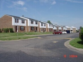 Building Photo - 1424 Woodland Dr