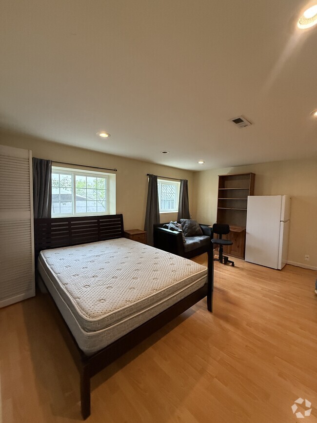 Building Photo - 2700 Ortega St