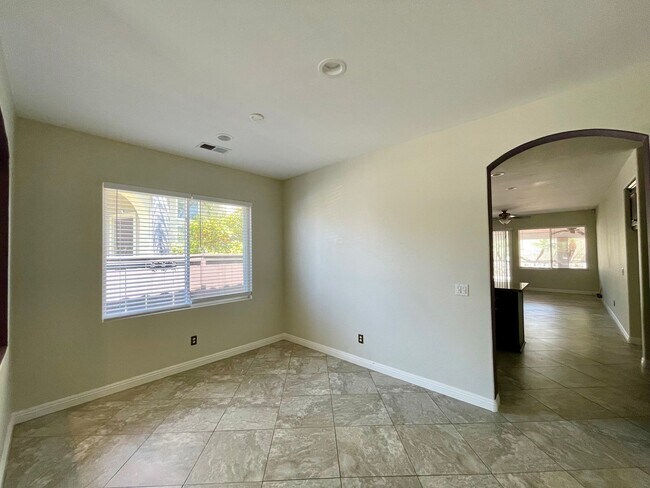 Building Photo - BEAUTIFULLY UPGRADED 3-BEDROOM / 2.5-BATH ...