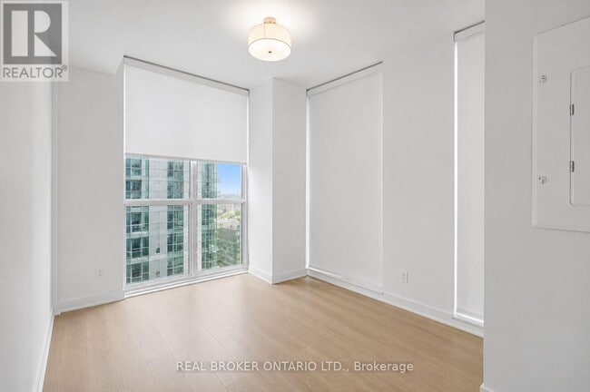 Building Photo - 1 Yorkville Ave