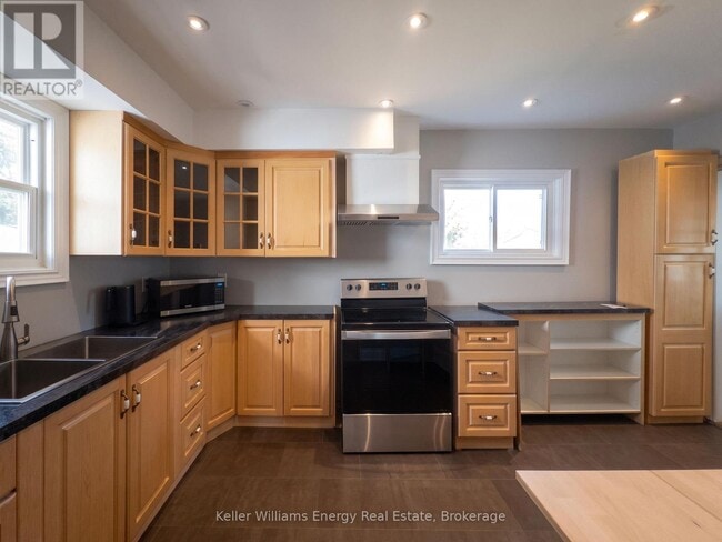 Building Photo - 204 Gibb St