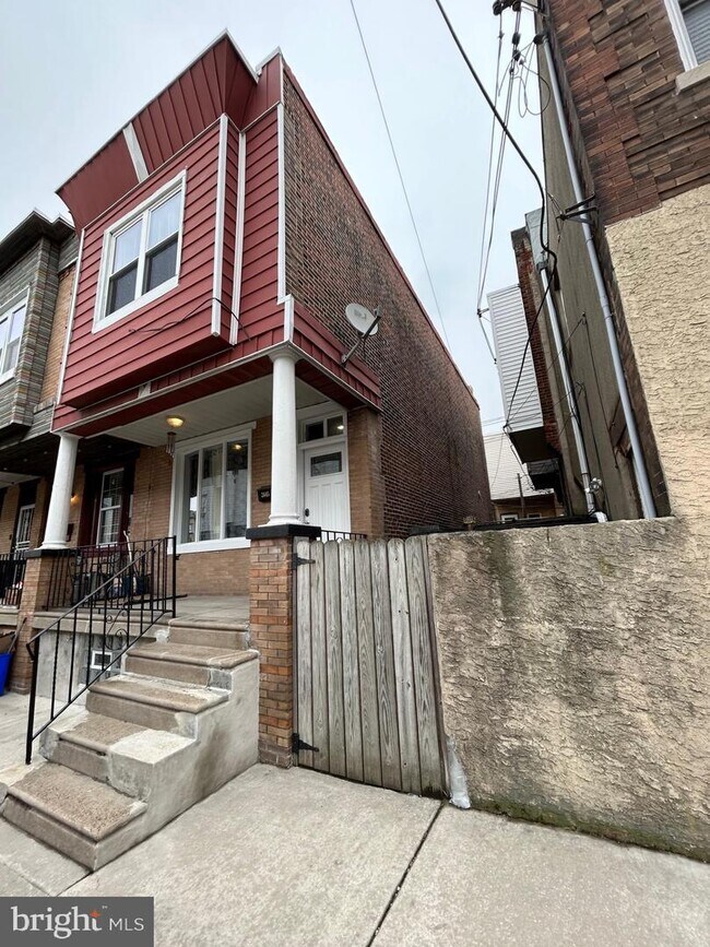 Building Photo - 2445 S Marshall St