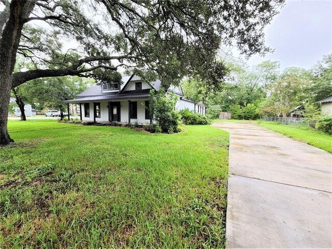 Building Photo - 336 N Rock Island St