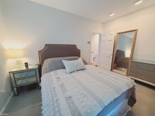 Foto del edificio - 1 br, 1 bath Condo - 28 Hoyt St Apt D