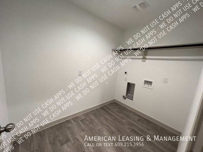 Building Photo - 375 Silver Bridge Ct